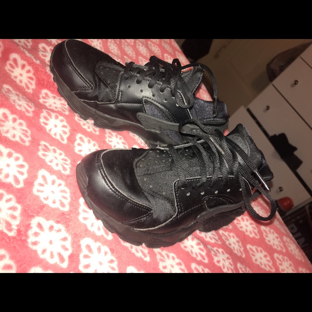 Shoes - Picture 2 of 4